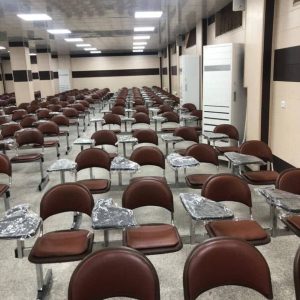 نیمکت اموزشی چرم دارو دسته فایبر گلاس مشکی با پایه ابکاری